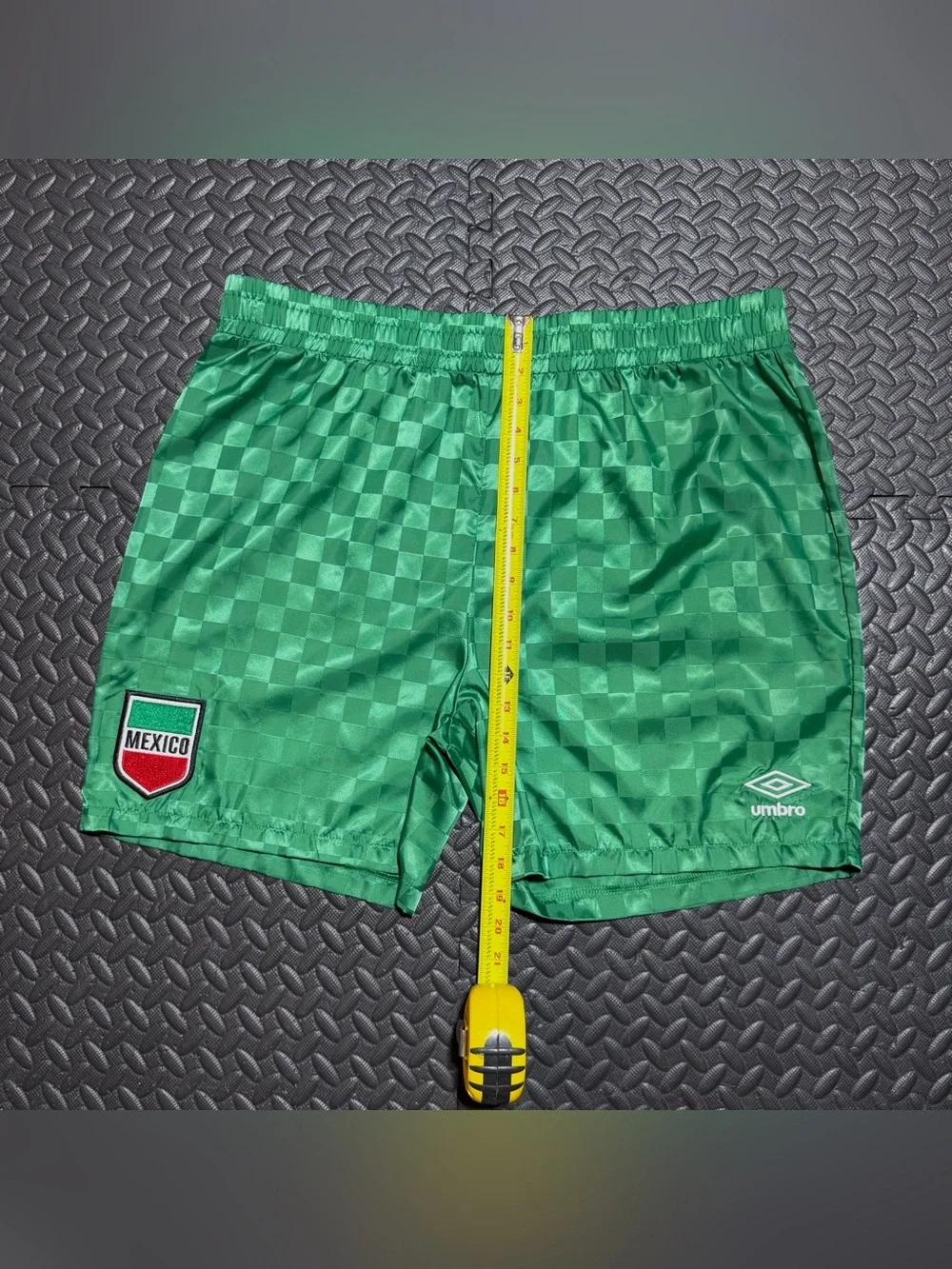 Umbro Mexico Soccer Checkered Shorts Green Vintage Style Shiny Mens Large NEW